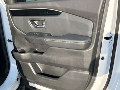 Used 2025 Honda Pilot Touring image 33