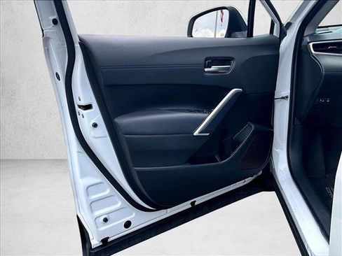Used 2023 Toyota Corolla Cross XLE FWD image 18