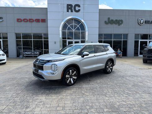 Used 2025 Mitsubishi Outlander SE AWD/4WD image 4