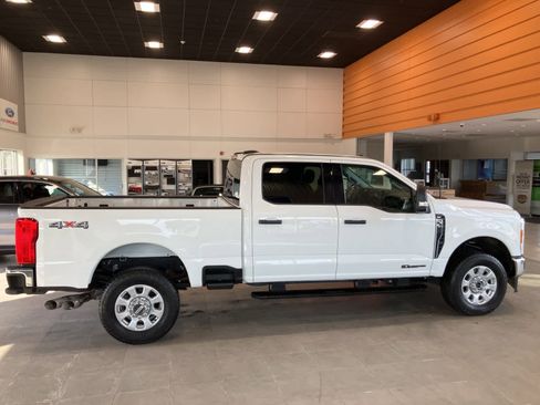 Used 2024 Ford F350 XLT image 4