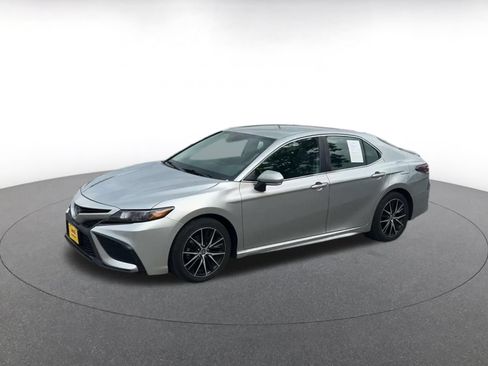 Used 2024 Toyota Camry SE FWD image 6