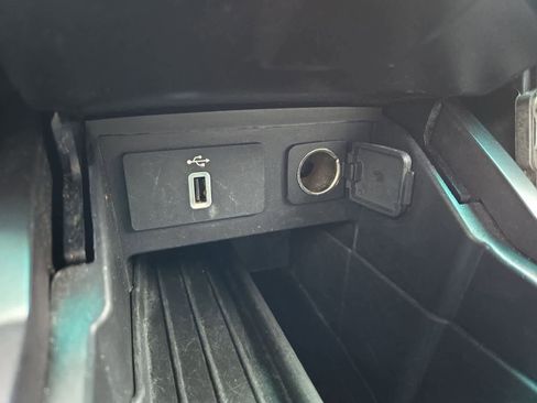 Used 2017 Ford Explorer XLT w/ Equipment Group 202A FWD image 30