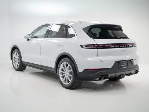 Certified 2025 Porsche Cayenne image 3