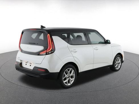 Used 2025 Kia Soul LX w/ LX Technology Package FWD image 9