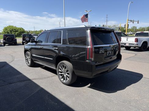 Used 2020 Cadillac Escalade Platinum AWD/4WD image 2