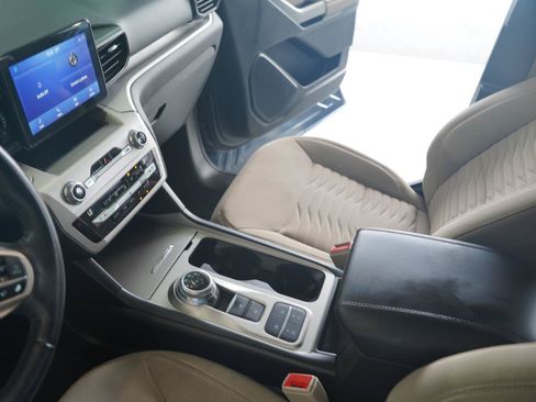 Used 2021 Ford Explorer XLT RWD image 21