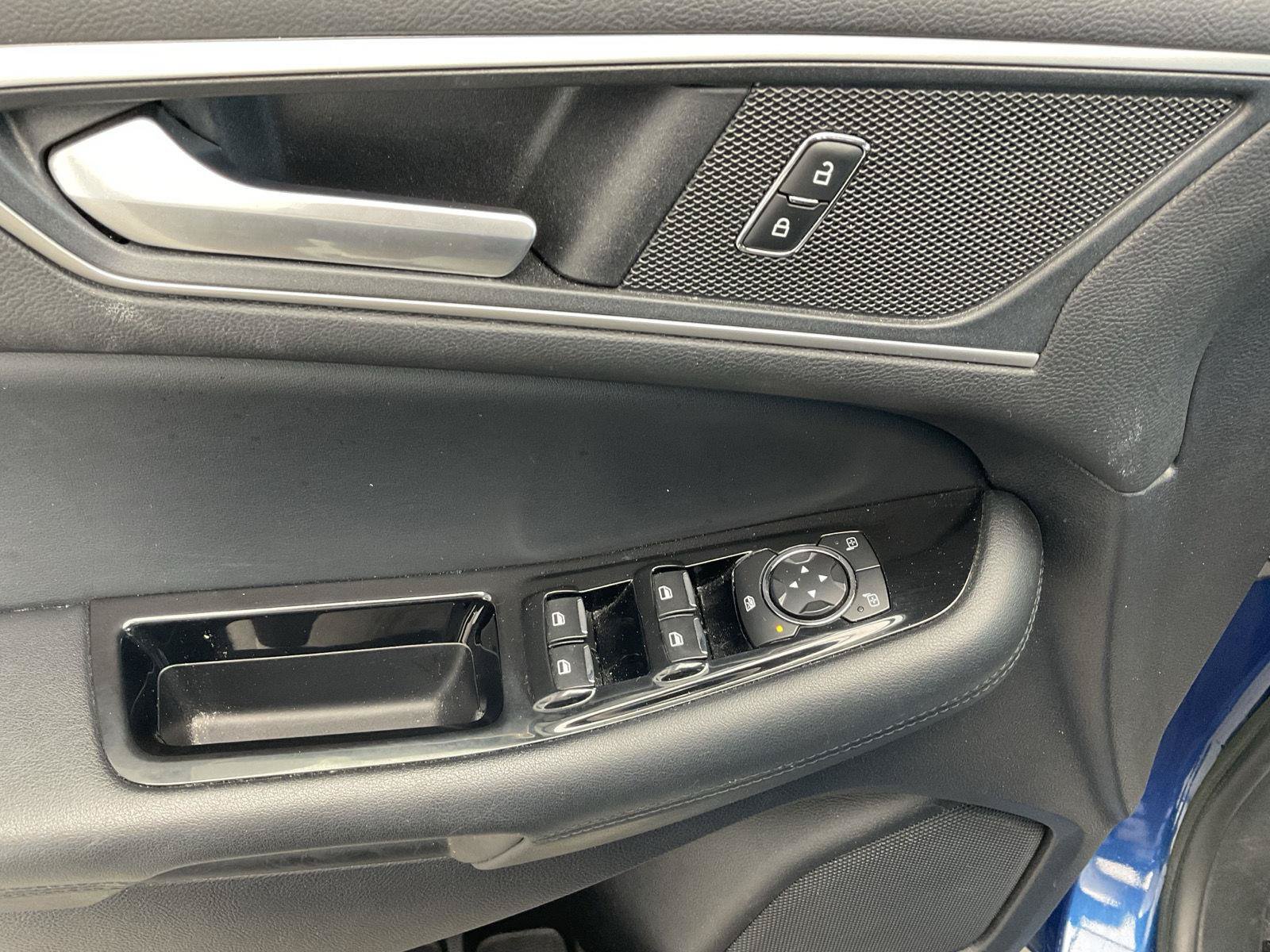 Used 2020 Ford Edge SEL w/ Cold Weather Package AWD/4WD image 23