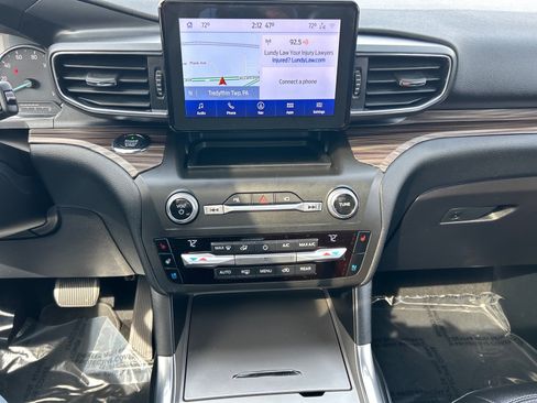 Certified 2020 Ford Explorer Limited w/ Class III Trailer Tow Package image 31