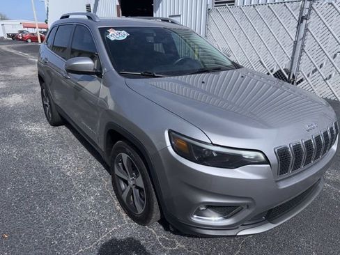 Used 2019 Jeep Cherokee Limited image 3