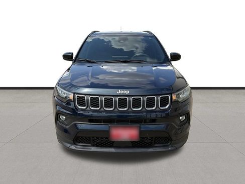 Used 2024 Jeep Compass Latitude AWD/4WD image 2