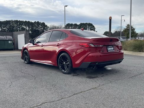 Used 2025 Toyota Camry SE image 5