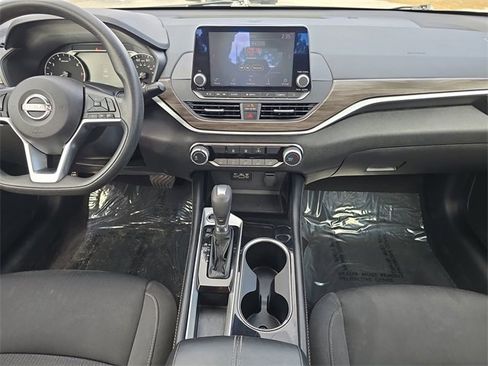 Used 2023 Nissan Altima 2.5 SV image 11