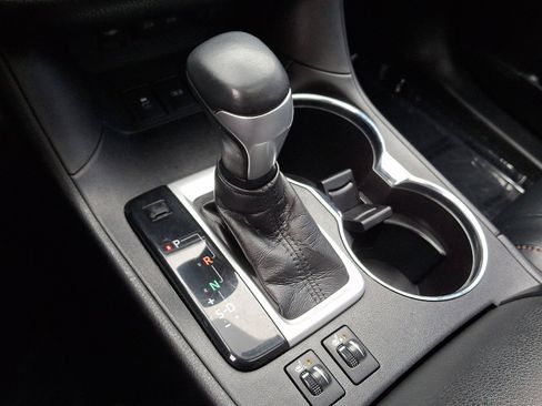 Used 2018 Toyota Highlander XLE w/ Protection Package #3 image 18