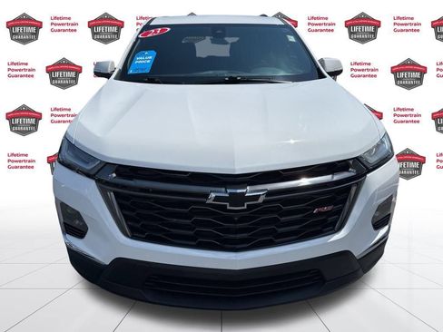 Used 2023 Chevrolet Traverse RS image 2