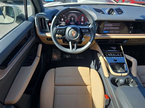 Certified 2025 Porsche Cayenne E-Hybrid image 21