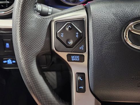 Used 2020 Toyota Tacoma SR5 RWD image 47