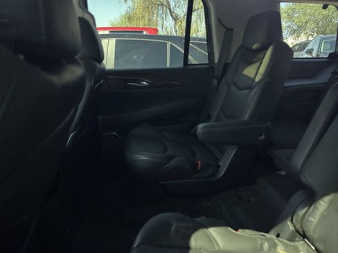Used 2018 Cadillac Escalade Premium Luxury RWD image 9