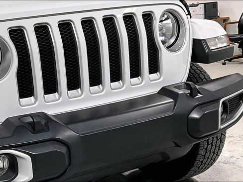 Used 2022 Jeep Wrangler Unlimited Sahara w/ Cold Weather Group image 37