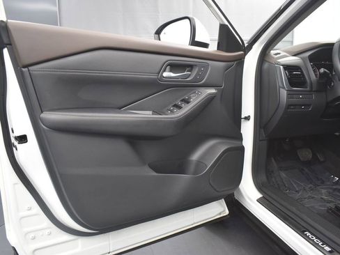 Used 2023 Nissan Rogue SL w/ SL Premium Package image 28