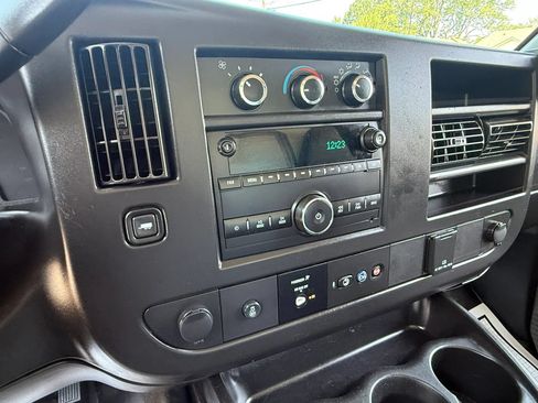 Used 2022 Chevrolet Express 3500 w/ Power Convenience Package RWD image 18
