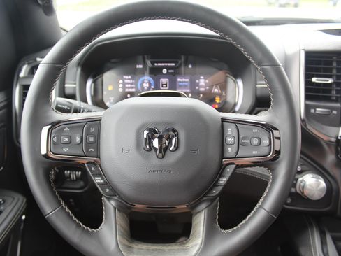 Used 2025 RAM 1500 Limited AWD/4WD image 9