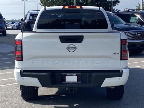 Used 2024 Nissan Frontier SV w/ Technology Package image 3