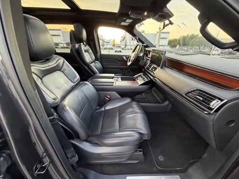 Used 2023 Lincoln Navigator Reserve image 8