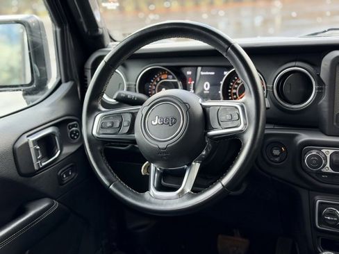 Used 2018 Jeep Wrangler Unlimited Sahara image 21