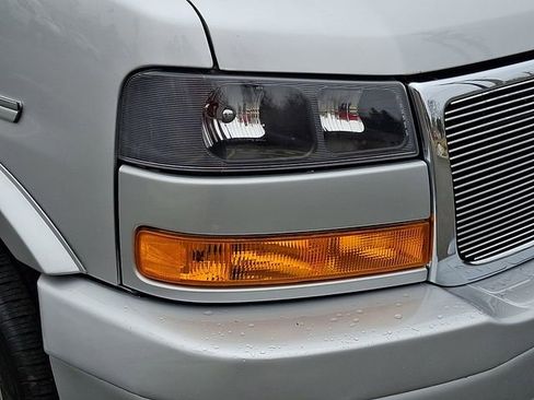 Used 2021 GMC Savana 2500 image 12