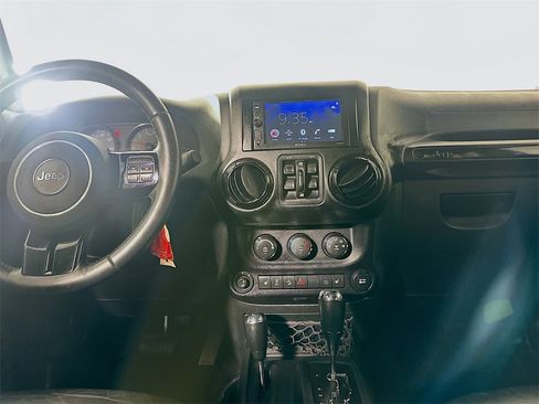 Used 2017 Jeep Wrangler Unlimited Sahara image 21