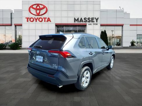 Used 2021 Toyota RAV4 XLE AWD/4WD image 3