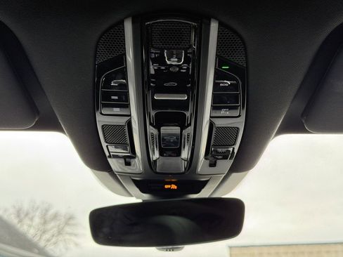 Used 2020 Porsche Cayenne image 33