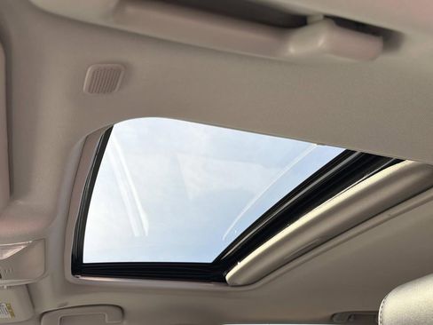 Used 2023 Toyota RAV4 XLE Premium image 17