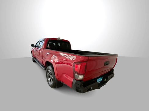 Used 2019 Toyota Tacoma TRD Sport w/ TRD Premium Sport Package AWD/4WD image 6