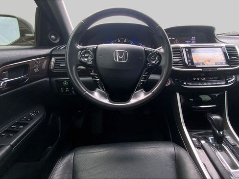 Used 2017 Honda Accord Touring image 6