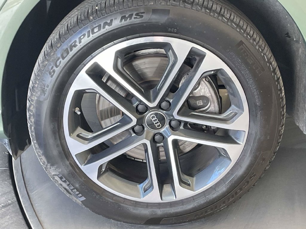 Certified 2025 Audi Q5 Premium w/ Convenience Package AWD/4WD image 11