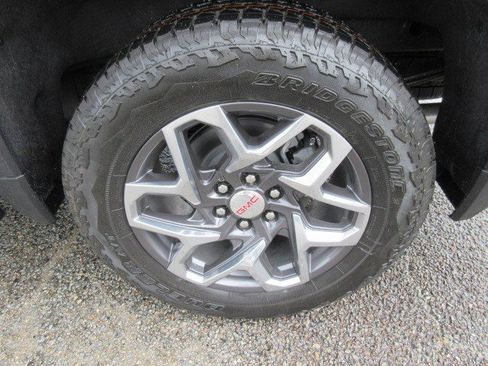 New 2025 GMC Sierra 1500 SLT image 11