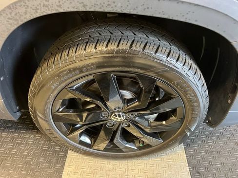 Certified 2023 Volkswagen Taos SE FWD image 9