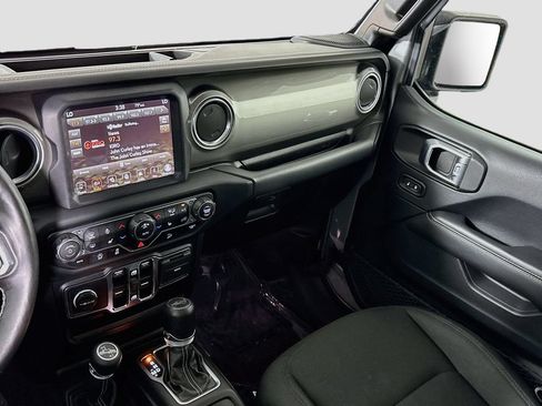 Used 2018 Jeep Wrangler Unlimited Sahara AWD/4WD image 26