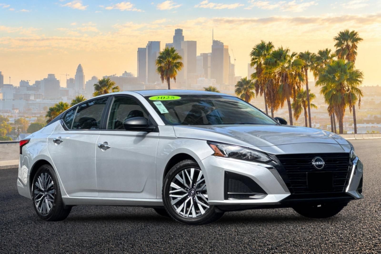 Used 2025 Nissan Altima 2.5 SV FWD image 2