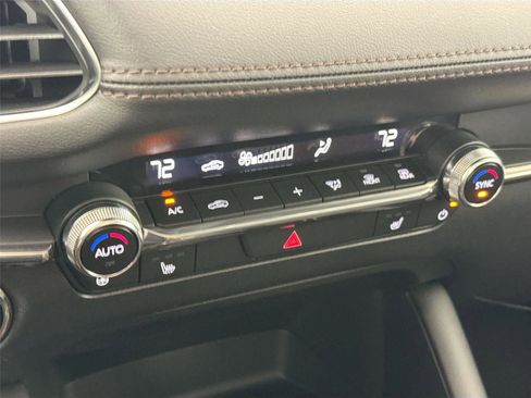 New 2026 MAZDA MAZDA3 Hatchback w/Premium Plus Pkg image 24