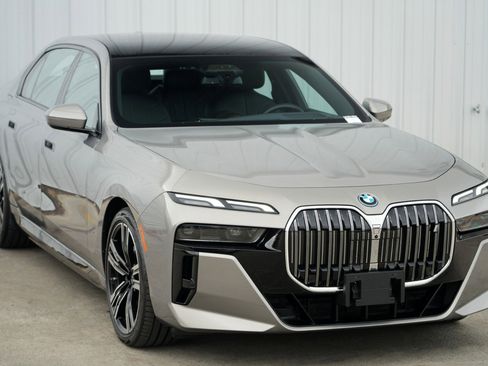 Used 2023 BMW i7 xDrive60 image 62