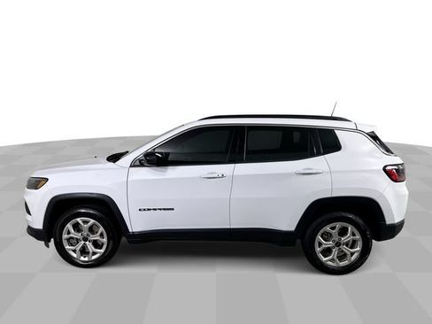 Used 2025 Jeep Compass Latitude AWD/4WD image 5