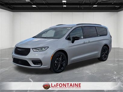 New 2026 Chrysler Pacifica Select w/ S Appearance Package