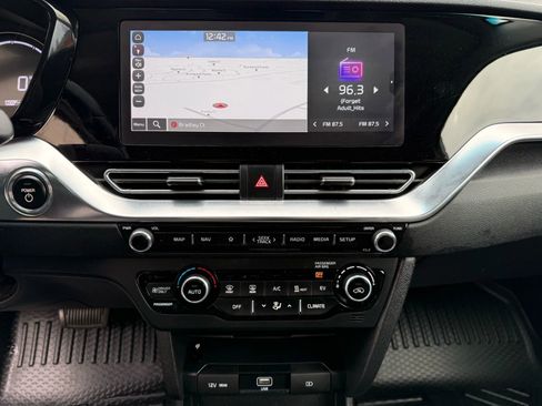 Used 2022 Kia Niro EX w/ Cold Weather Package image 29