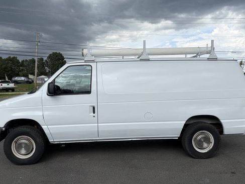 Used 2003 Ford E-250 and Econoline 250 RWD image 4