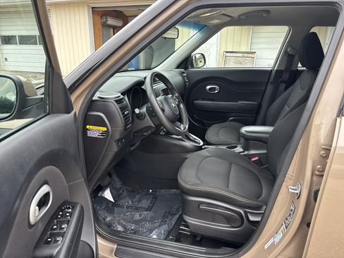 Used 2015 Kia Soul + FWD image 14