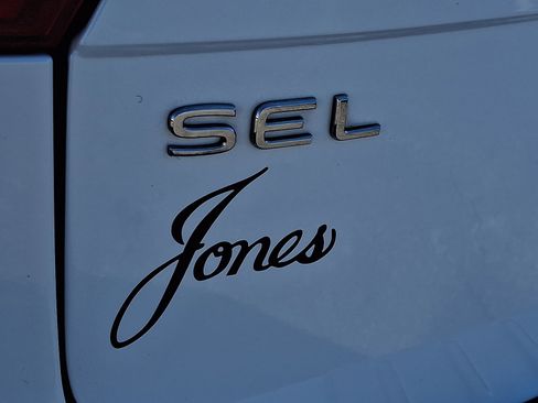 Used 2022 Volkswagen Tiguan SEL R-Line image 34