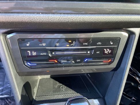Used 2022 Volkswagen Tiguan SE R-Line image 18
