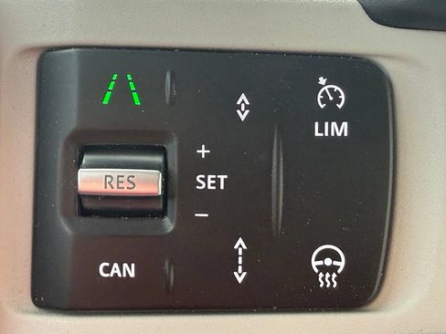Used 2025 Land Rover Defender 110 X-Dynamic SE AWD/4WD image 15